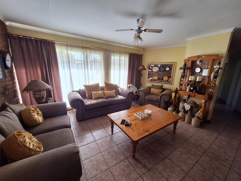 5 Bedroom Property for Sale in Rooihuiskraal North Gauteng
