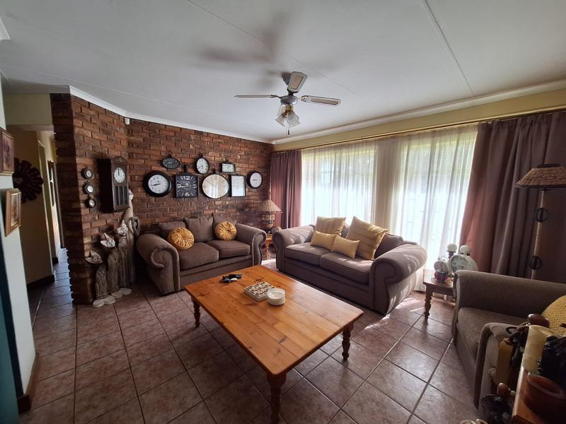 5 Bedroom Property for Sale in Rooihuiskraal North Gauteng