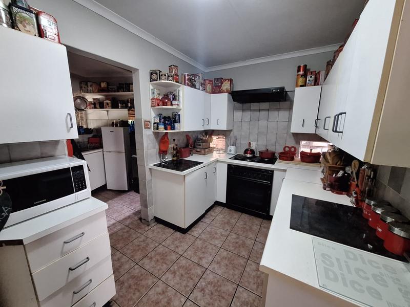 5 Bedroom Property for Sale in Rooihuiskraal North Gauteng