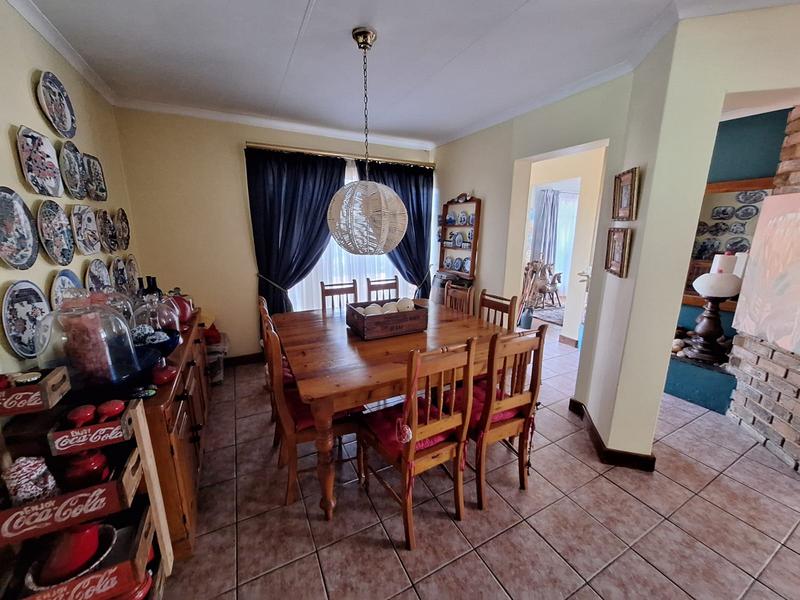 5 Bedroom Property for Sale in Rooihuiskraal North Gauteng