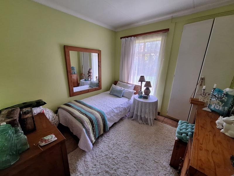 5 Bedroom Property for Sale in Rooihuiskraal North Gauteng