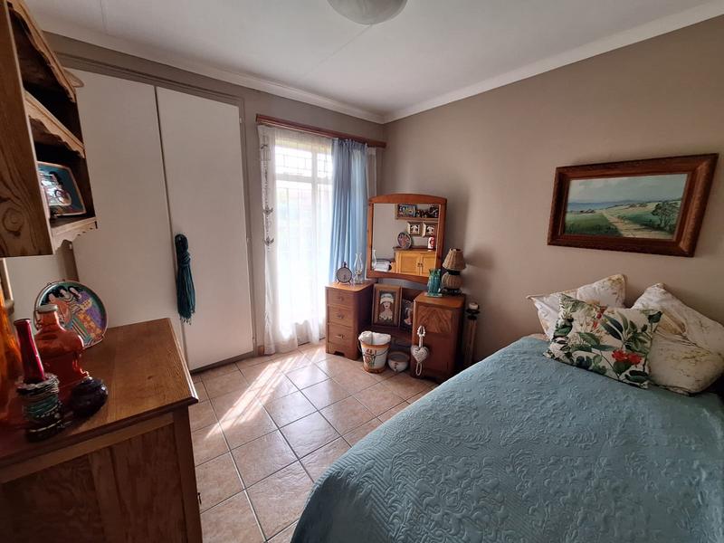 5 Bedroom Property for Sale in Rooihuiskraal North Gauteng