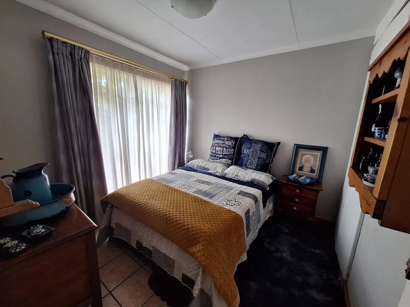 5 Bedroom Property for Sale in Rooihuiskraal North Gauteng