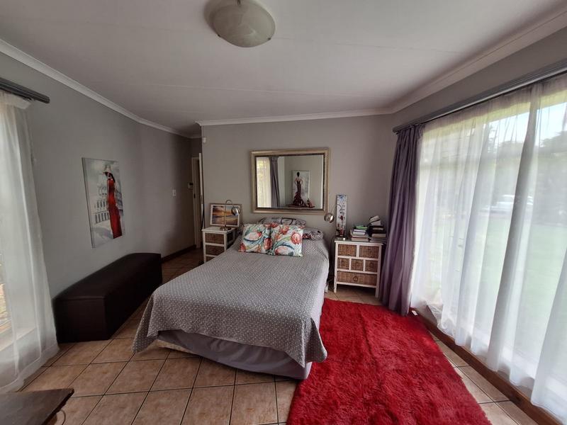 5 Bedroom Property for Sale in Rooihuiskraal North Gauteng