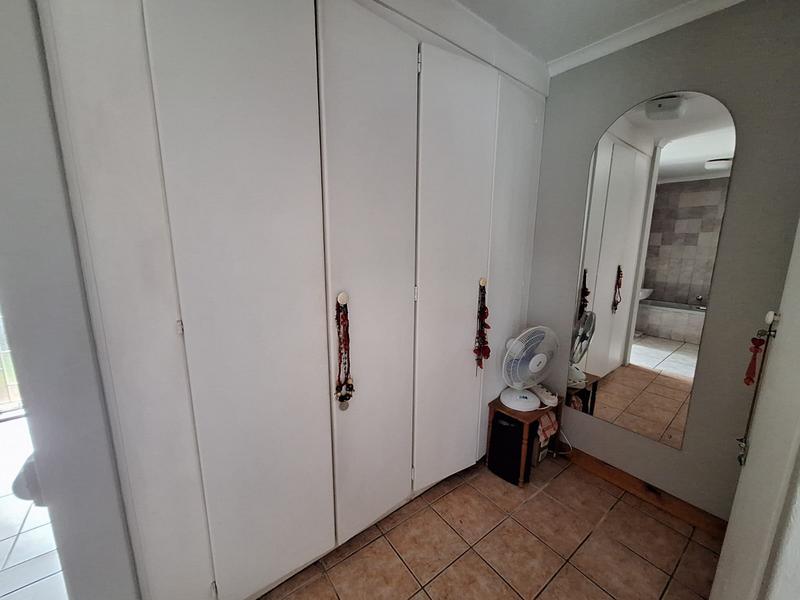 5 Bedroom Property for Sale in Rooihuiskraal North Gauteng