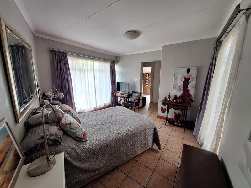 5 Bedroom Property for Sale in Rooihuiskraal North Gauteng