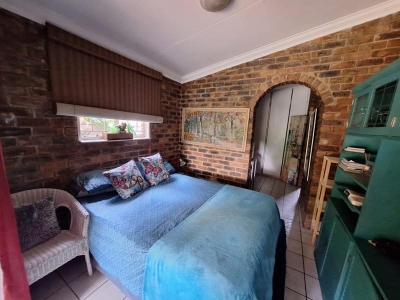 5 Bedroom Property for Sale in Rooihuiskraal North Gauteng