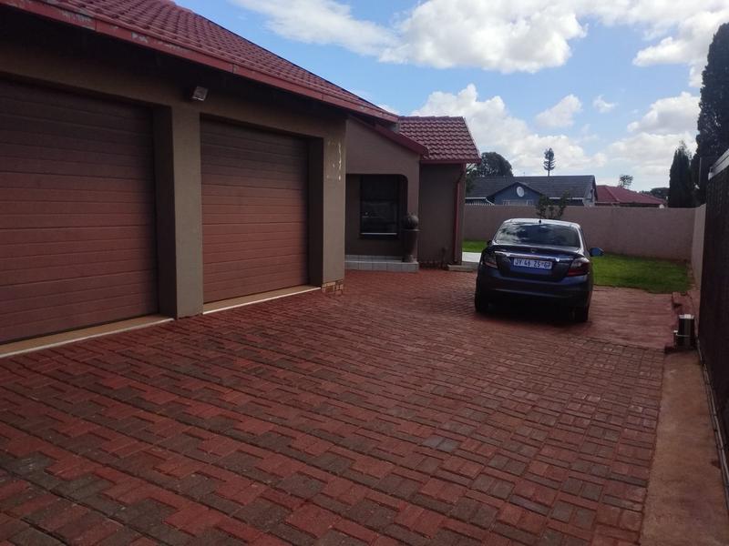 3 Bedroom Property for Sale in Zakariyya Park Gauteng