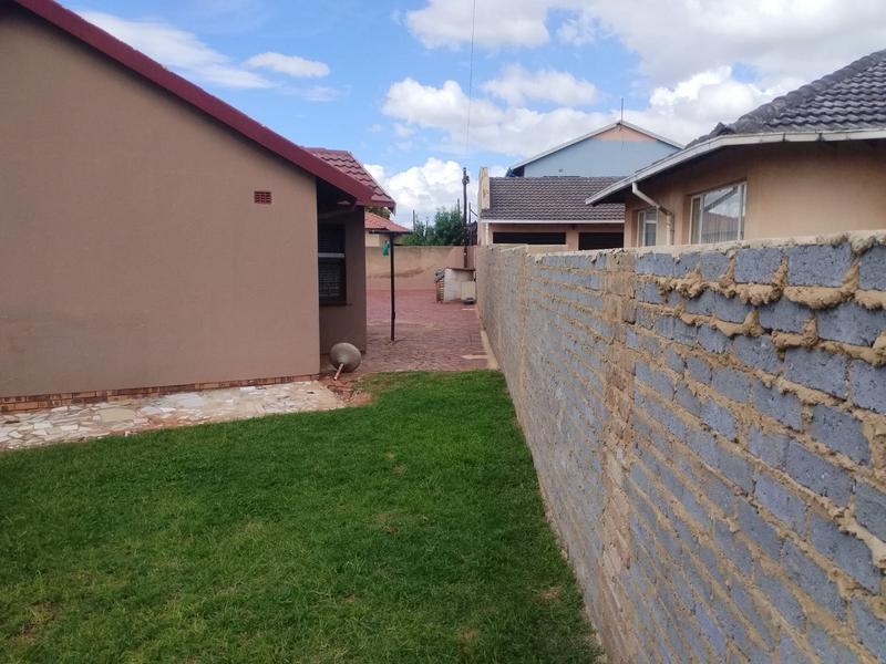 3 Bedroom Property for Sale in Zakariyya Park Gauteng