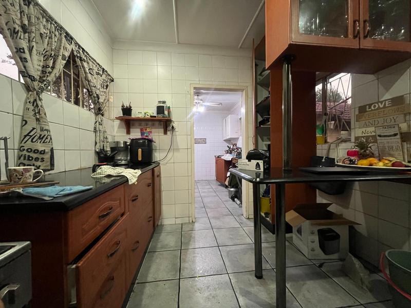 4 Bedroom Property for Sale in Farrarmere Gauteng