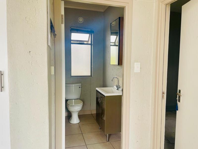To Let 2 Bedroom Property for Rent in Lonehill Gauteng