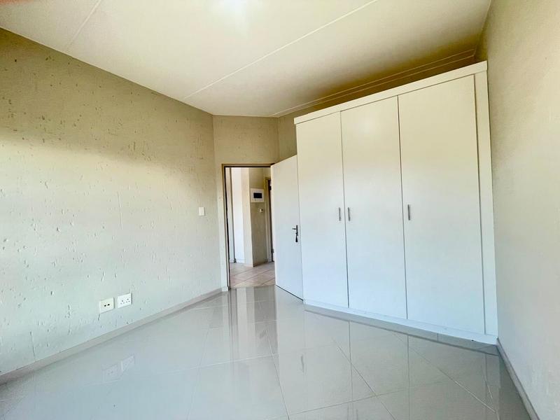 To Let 2 Bedroom Property for Rent in Lonehill Gauteng
