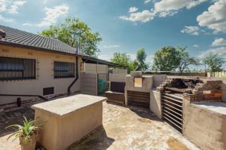 3 Bedroom Property for Sale in Brackenhurst Gauteng