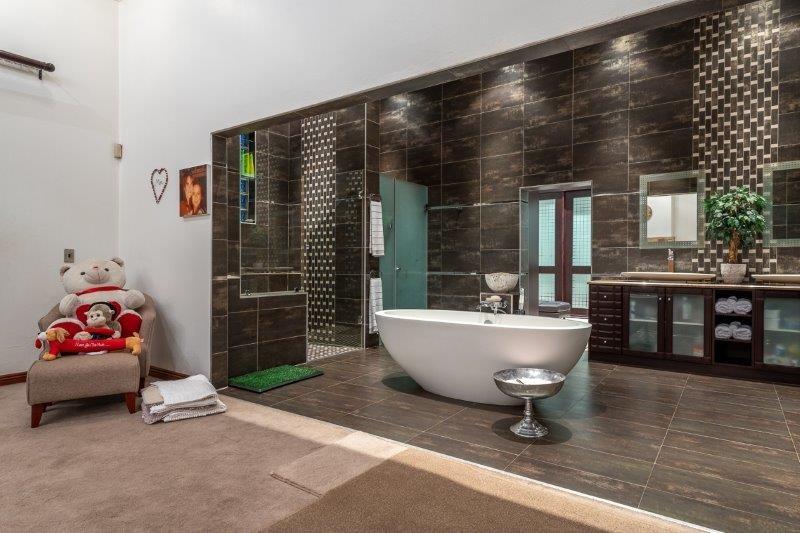 6 Bedroom Property for Sale in Meyersdal Gauteng