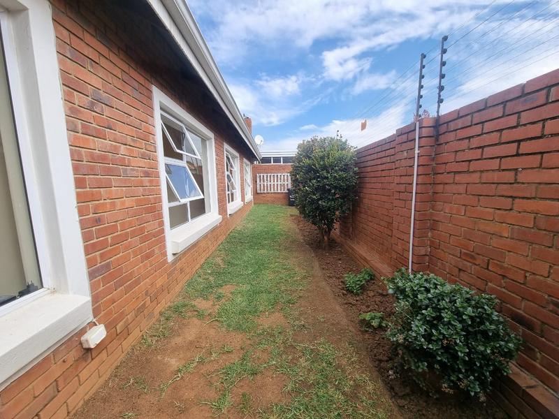 3 Bedroom Property for Sale in New Redruth Gauteng
