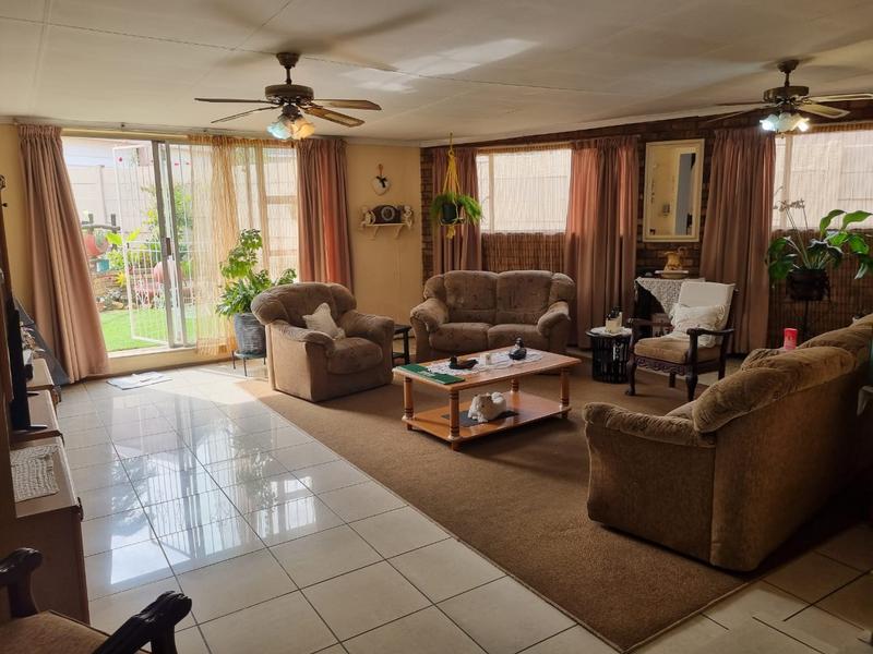 3 Bedroom Property for Sale in Verwoerdpark Gauteng