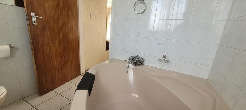 3 Bedroom Property for Sale in Verwoerdpark Gauteng