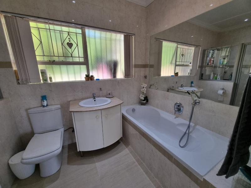 3 Bedroom Property for Sale in Glenvista Gauteng