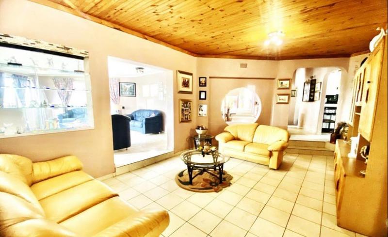 5 Bedroom Property for Sale in Glenvista Gauteng