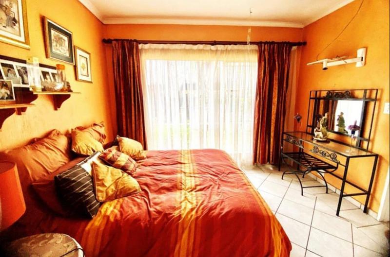 5 Bedroom Property for Sale in Glenvista Gauteng