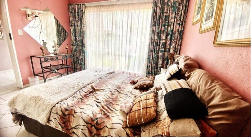 5 Bedroom Property for Sale in Glenvista Gauteng