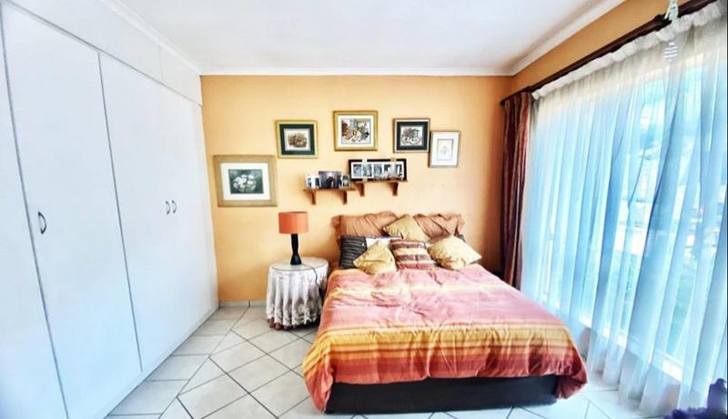 5 Bedroom Property for Sale in Glenvista Gauteng