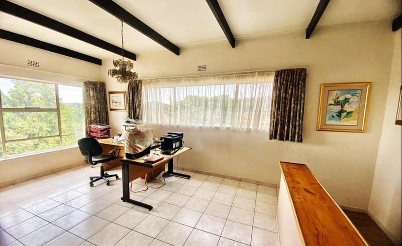 5 Bedroom Property for Sale in Glenvista Gauteng