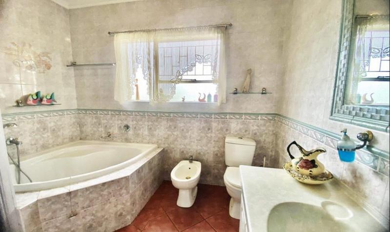 5 Bedroom Property for Sale in Glenvista Gauteng