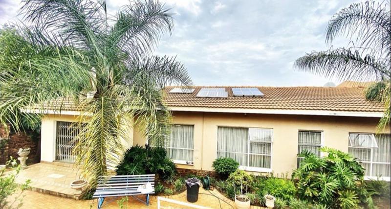 5 Bedroom Property for Sale in Glenvista Gauteng