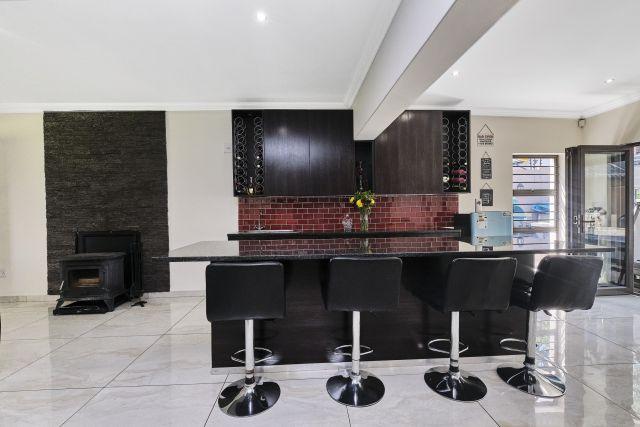 To Let 4 Bedroom Property for Rent in Sunninghill Gauteng