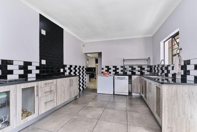 To Let 4 Bedroom Property for Rent in Sunninghill Gauteng