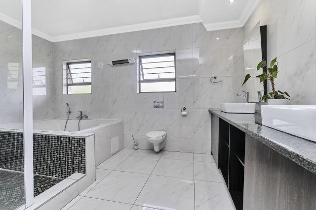 To Let 4 Bedroom Property for Rent in Sunninghill Gauteng