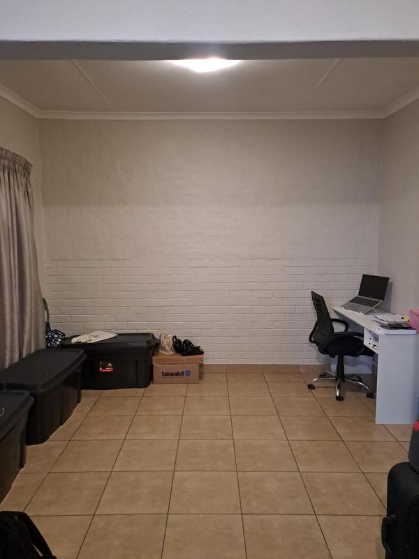To Let 1 Bedroom Property for Rent in Emmarentia Gauteng