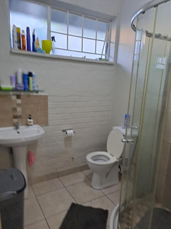 To Let 1 Bedroom Property for Rent in Emmarentia Gauteng