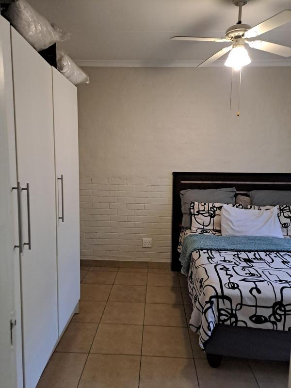To Let 1 Bedroom Property for Rent in Emmarentia Gauteng