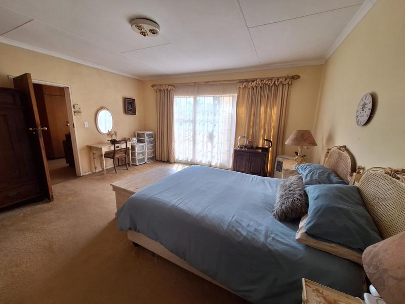 5 Bedroom Property for Sale in Meyerspark Gauteng
