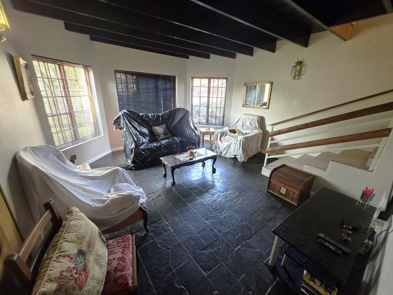 5 Bedroom Property for Sale in Sinoville Gauteng
