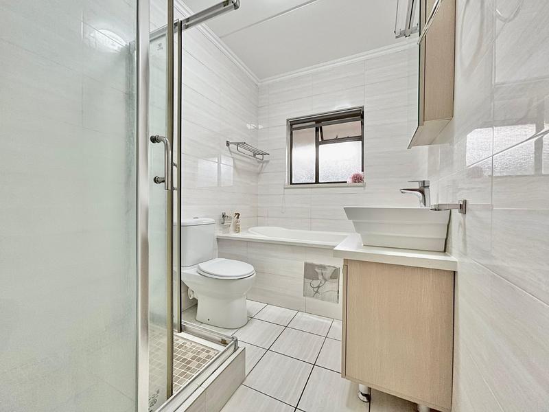 To Let 2 Bedroom Property for Rent in Broadacres Gauteng