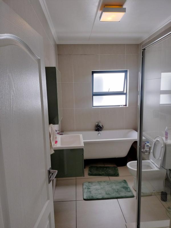 To Let 3 Bedroom Property for Rent in Greenstone Ridge Gauteng