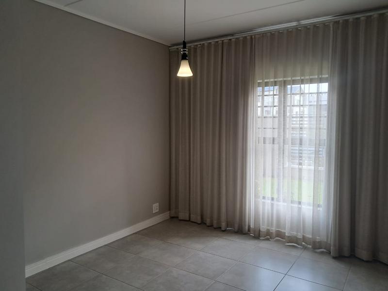 To Let 3 Bedroom Property for Rent in Waterfall Gauteng