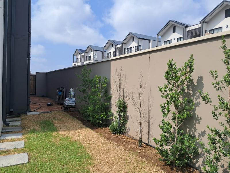 To Let 3 Bedroom Property for Rent in Waterfall Gauteng