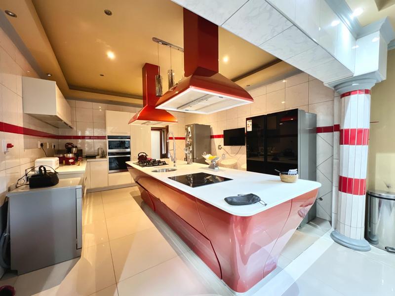 7 Bedroom Property for Sale in Buccleuch Gauteng