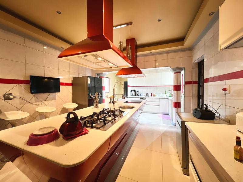 7 Bedroom Property for Sale in Buccleuch Gauteng