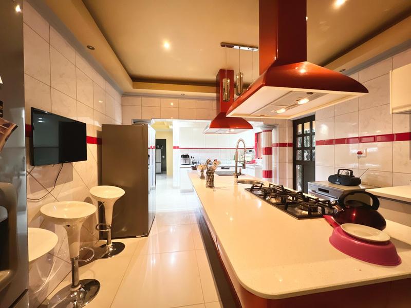 7 Bedroom Property for Sale in Buccleuch Gauteng
