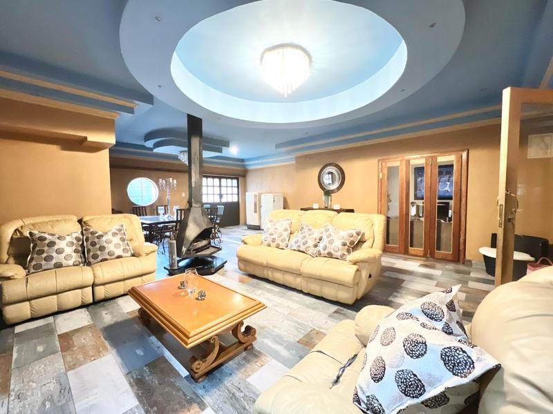 7 Bedroom Property for Sale in Buccleuch Gauteng