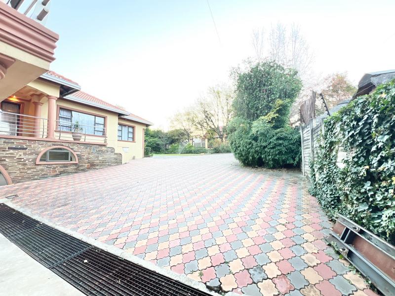 7 Bedroom Property for Sale in Buccleuch Gauteng