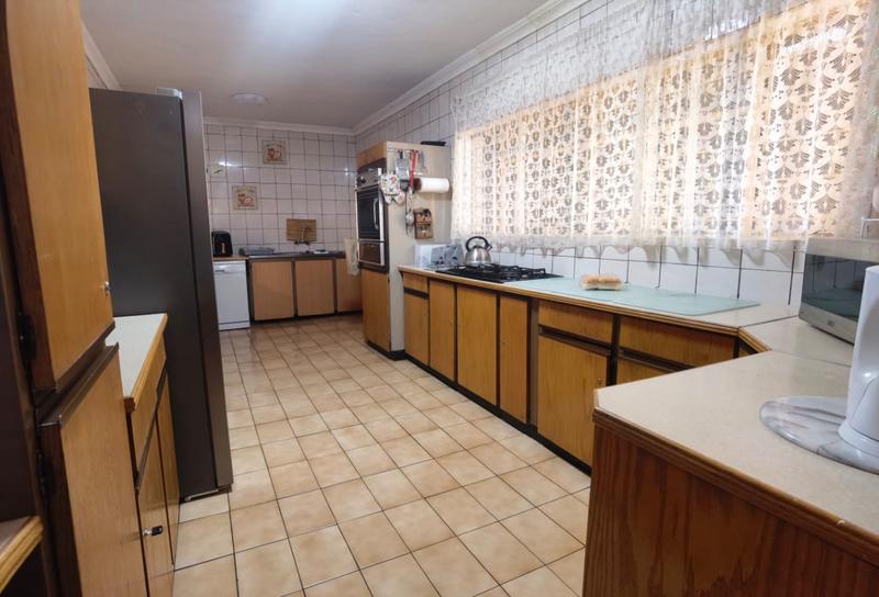 7 Bedroom Property for Sale in Petersfield Gauteng