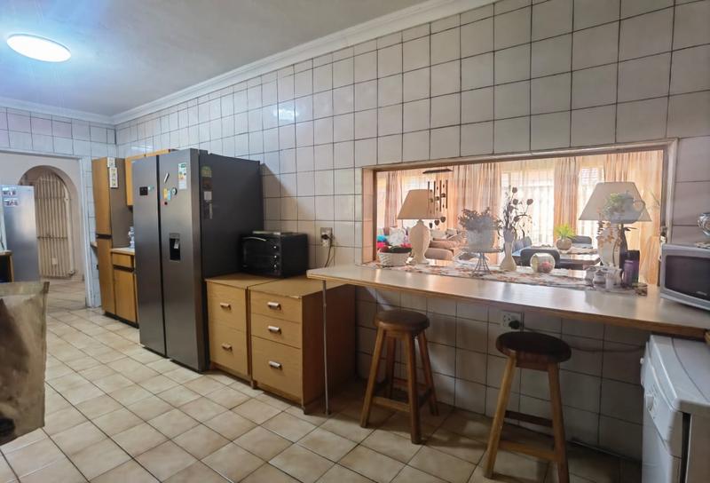 7 Bedroom Property for Sale in Petersfield Gauteng