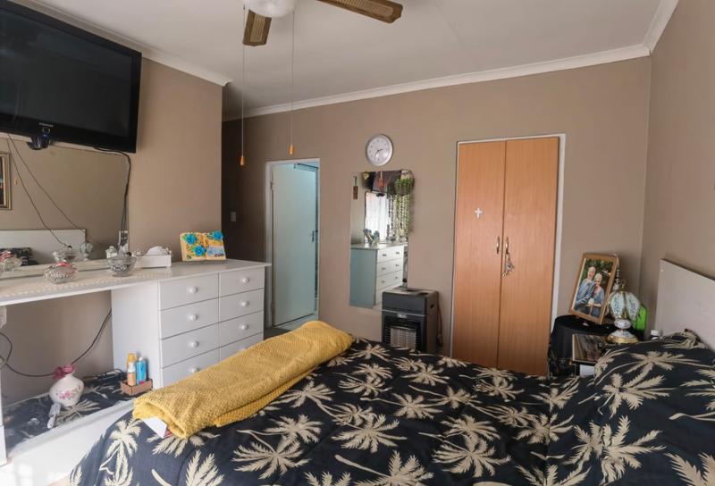 7 Bedroom Property for Sale in Petersfield Gauteng