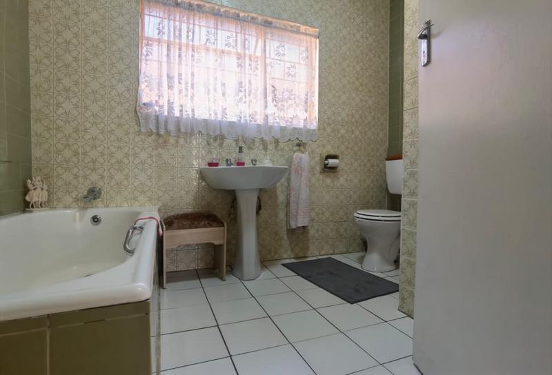 7 Bedroom Property for Sale in Petersfield Gauteng